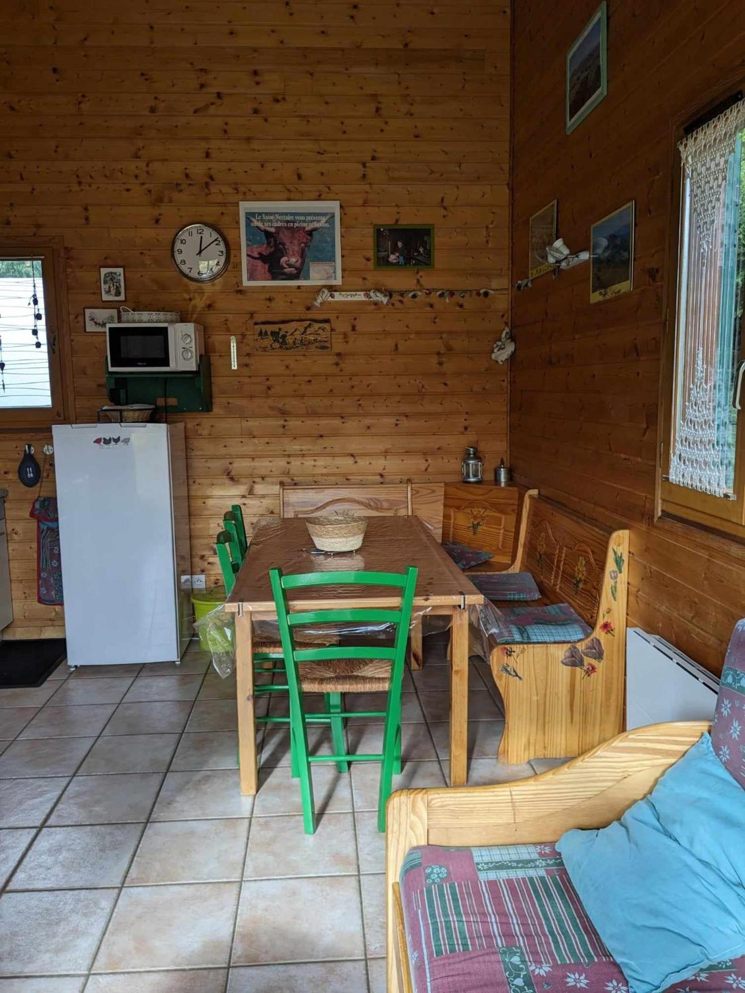 Les Chalets De La Vigne Grande Saint-Floret Buitenkant foto